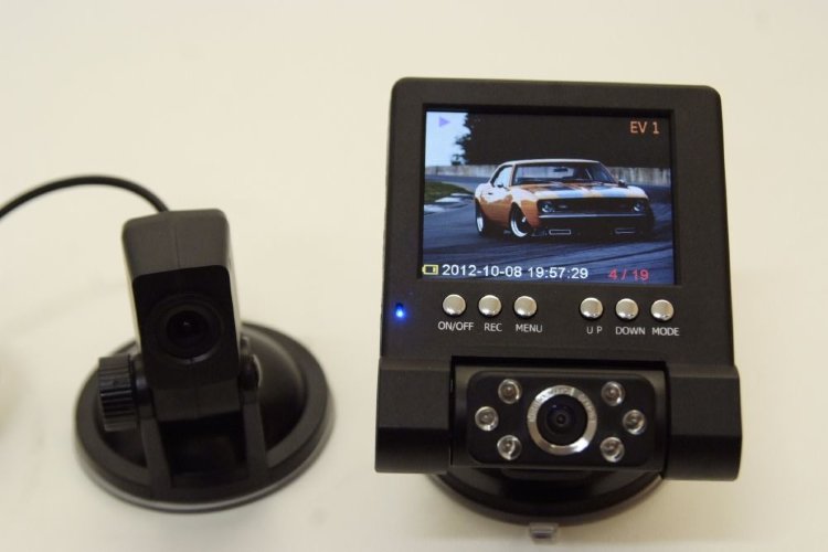 автомобильный видеорегистратор Separate HD DVRku.JPG