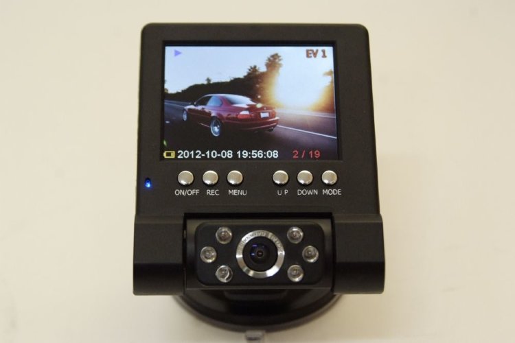 автомобильный видеорегистратор Separate HD DVRv4.JPG.